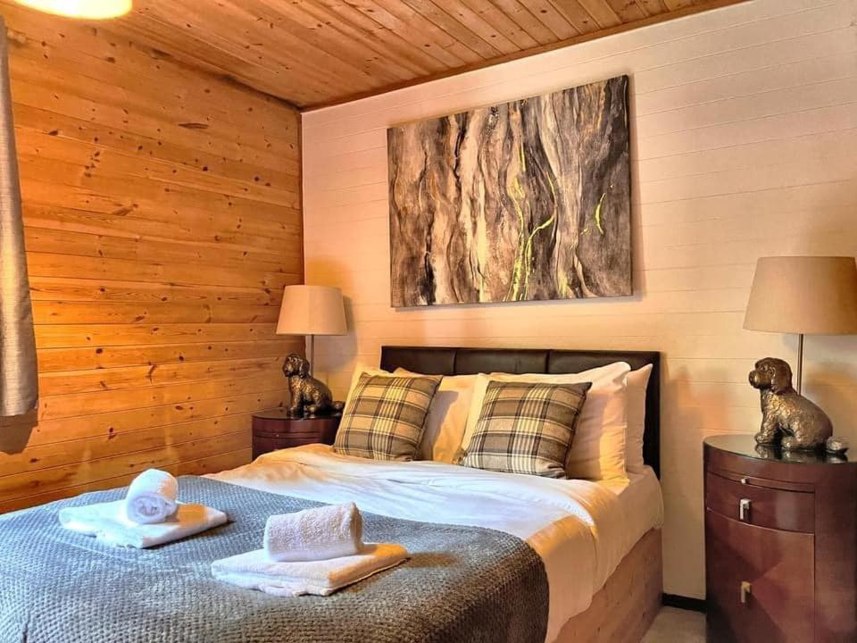 Goldcrest 3-Hot Tub-Woodland Lodges-Carmarthenshire-Tenby Exterior foto
